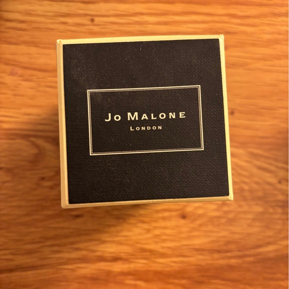 Jo Malone London English Pear & Freesia Scented Candle ~Travel size - Picture 8 of 9